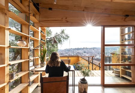 CUARTO EN EL AIRE / ROOM IN THE AIR